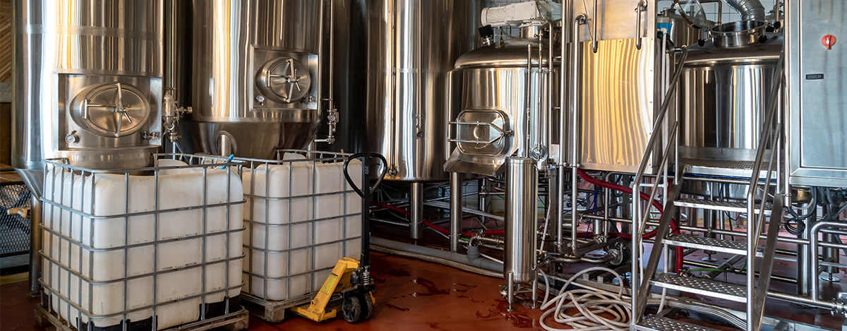 Keeping-the-beer-brewing-equipment-clean